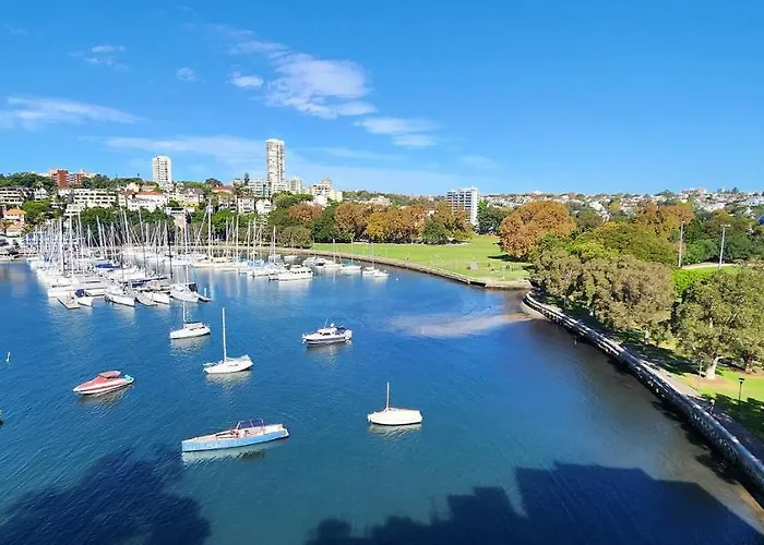 Harbourfront Bliss - 2 Bedrooms, Parking, Balcony