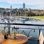 Harbourfront Bliss - 2 Bedrooms, Parking, Balcony