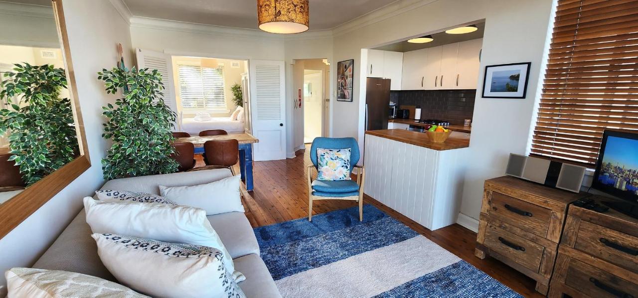 Harbourfront Bliss - 2 Bedrooms, Parking, Balcony * Sydney
