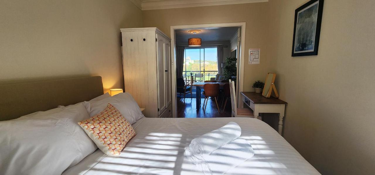 Harbourfront Bliss - 2 Bedrooms, Parking, Balcony